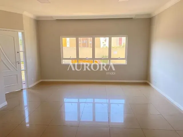 Casa com 360m² 3 quartos e 2 banheiros, à venda, no bairro Sabará em Londrina