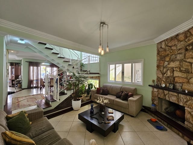 Casa com 325m² 4 quartos e 2 banheiros, à venda, no bairro Urbanova em São José dos Campos