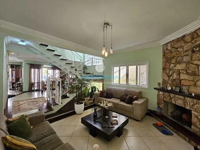 Casa com 325m² 4 quartos e 2 banheiros, à venda, no bairro Urbanova em São José dos Campos