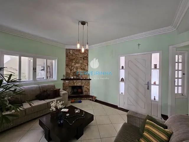 Casa com 325m² 4 quartos e 2 banheiros, à venda, no bairro Urbanova em São José dos Campos