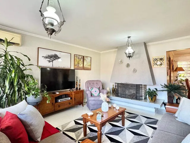 Casa com 390m² 4 quartos e 3 banheiros, à venda, no bairro Areal em Pelotas
