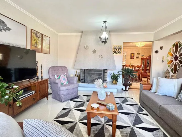 Casa com 390m² 4 quartos e 3 banheiros, à venda, no bairro Areal em Pelotas