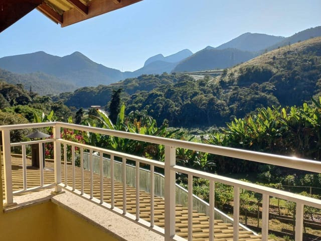 Casa 5 quartos e 2 banheiros, à venda, no bairro Itaipava em Petrópolis