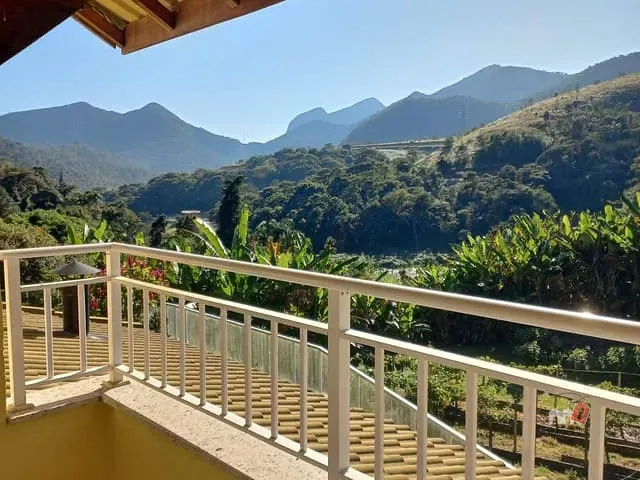Casa 5 quartos e 2 banheiros, à venda, no bairro Itaipava em Petrópolis