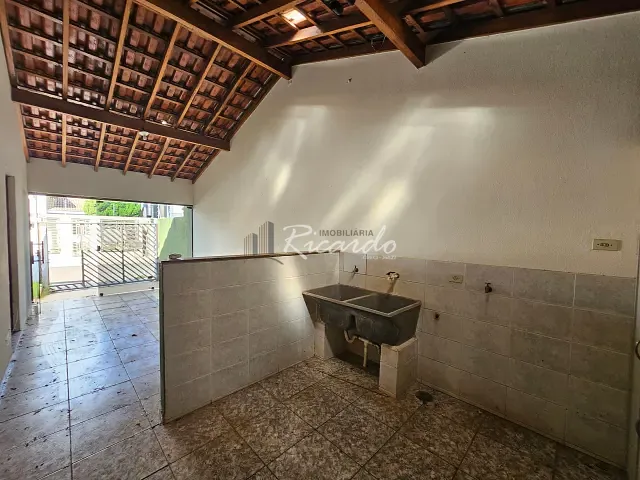 Casa 2 quartos e 1 banheiro, à venda, no bairro Conjunto Novo Centauro em Arapongas