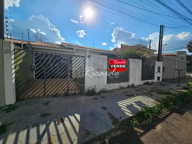 Casa 2 quartos e 1 banheiro, à venda, no bairro Conjunto Novo Centauro em Arapongas