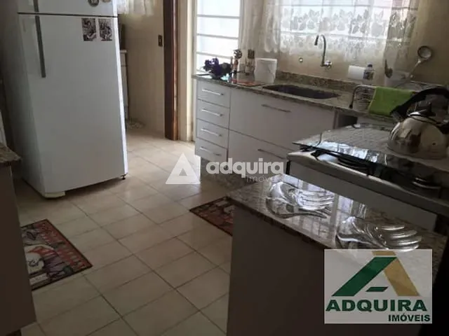 Casa com 640m² 4 quartos e 3 banheiros, à venda, no bairro Estrela em Ponta Grossa