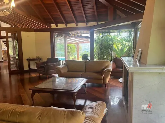 Casa com 5000m² 7 quartos e 3 banheiros, à venda ou para alugar, no bairro Araras em Petrópolis