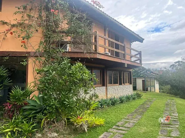 Casa com 5000m² 7 quartos e 3 banheiros, à venda ou para alugar, no bairro Araras em Petrópolis