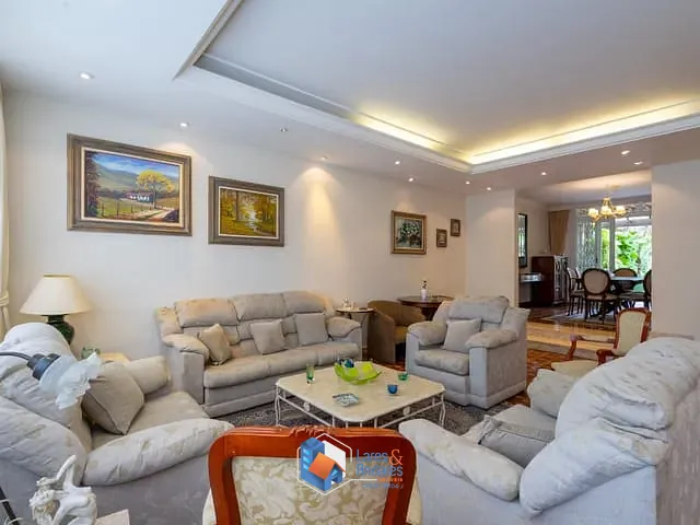 Casa com 375m² 4 quartos e 3 banheiros, à venda, no bairro Moema em São Paulo