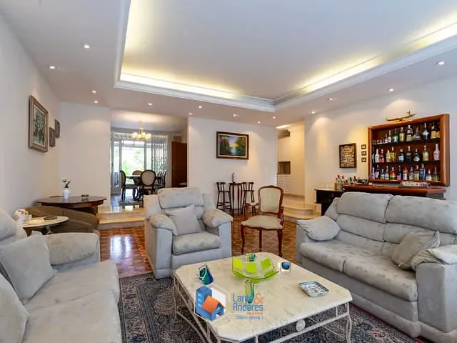 Casa com 375m² 4 quartos e 3 banheiros, à venda, no bairro Moema em São Paulo