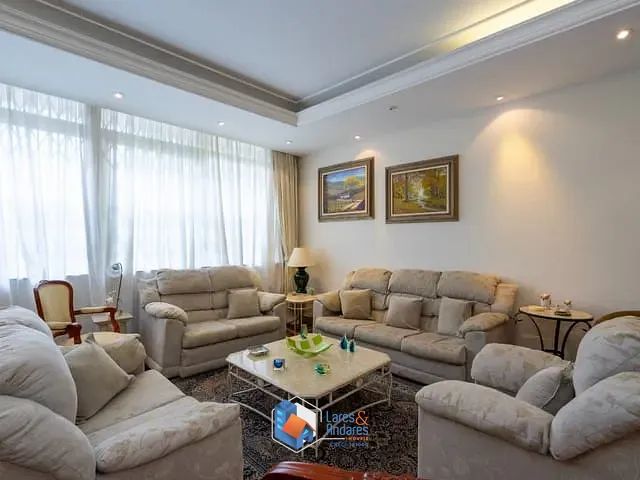 Casa com 375m² 4 quartos e 3 banheiros, à venda, no bairro Moema em São Paulo