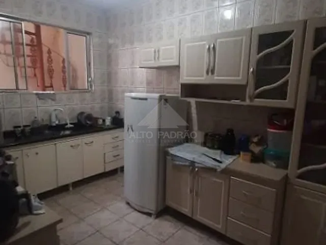 Casa com 250m² 6 quartos e 4 banheiros, à venda, no bairro Vila Assis Brasil em Mauá