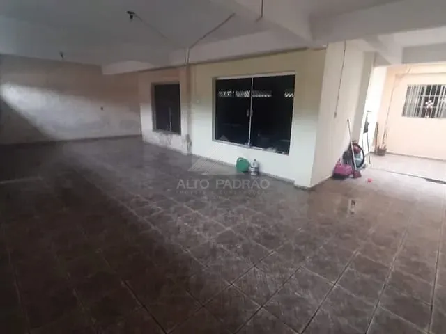 Casa com 250m² 6 quartos e 4 banheiros, à venda, no bairro Vila Assis Brasil em Mauá