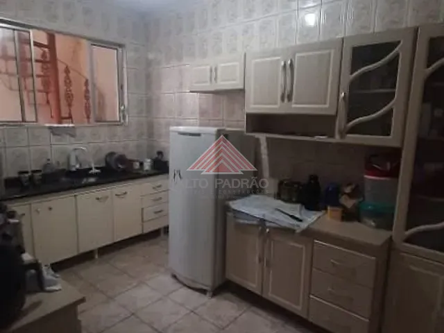 Casa com 250m² 6 quartos e 4 banheiros, à venda, no bairro Vila Assis Brasil em Mauá