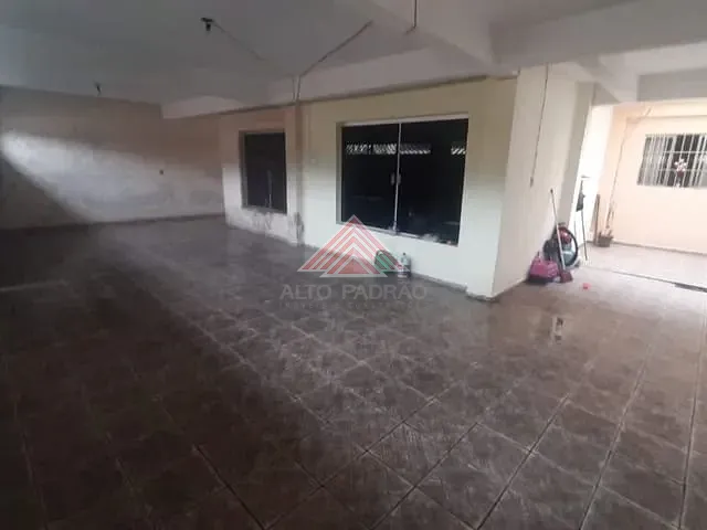 Casa com 250m² 6 quartos e 4 banheiros, à venda, no bairro Vila Assis Brasil em Mauá