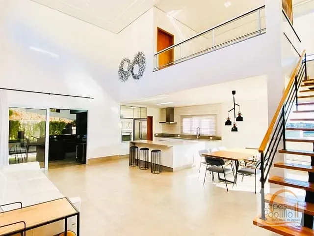 Casa com 811m² 4 quartos e 5 banheiros, à venda, no bairro Itapetinga em Atibaia
