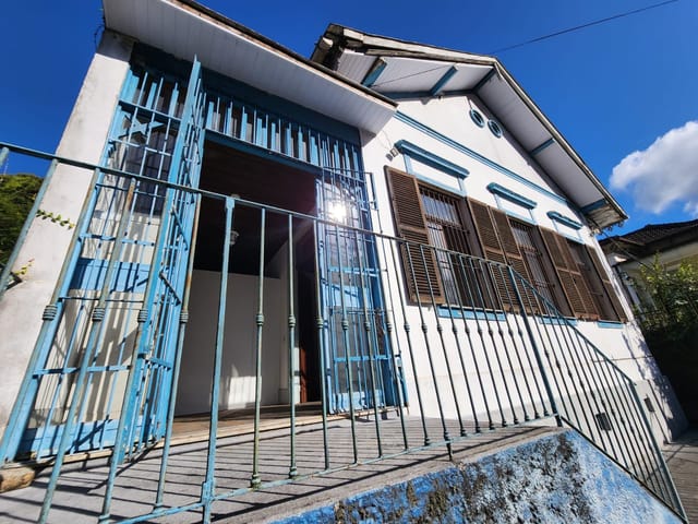 Casa com 282m², à venda ou para alugar, no bairro Centro em Petrópolis