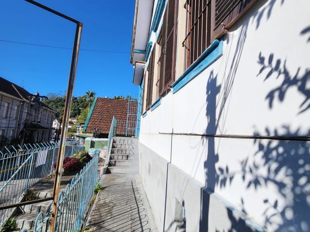 Casa com 282m², à venda ou para alugar, no bairro Centro em Petrópolis