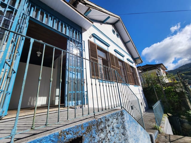Casa com 282m², à venda ou para alugar, no bairro Centro em Petrópolis