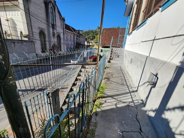 Casa com 282m², à venda ou para alugar, no bairro Centro em Petrópolis