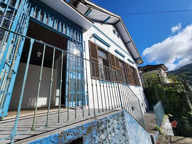 Casa com 282m², à venda ou para alugar, no bairro Centro em Petrópolis