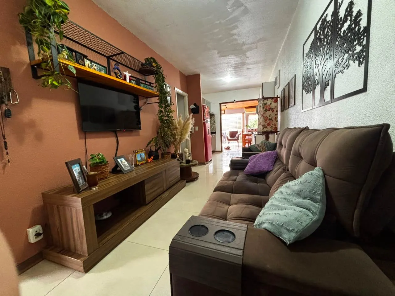 Casa à venda no Moradas Club 1, Três Vendas - 158 m², 2 quartos (ambos suítes), área gourmet ampliada e condomínio com infraestrutura completa.