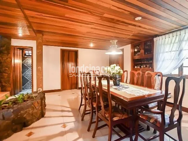 Casa 5 quartos e 7 banheiros, à venda, no bairro Ahú em Curitiba