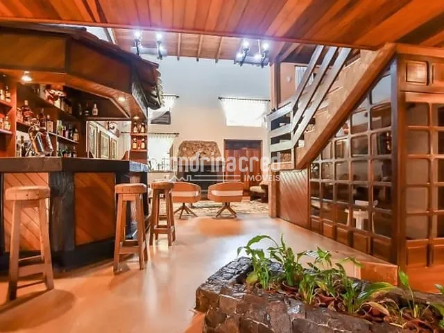 Casa 5 quartos e 7 banheiros, à venda, no bairro Ahú em Curitiba