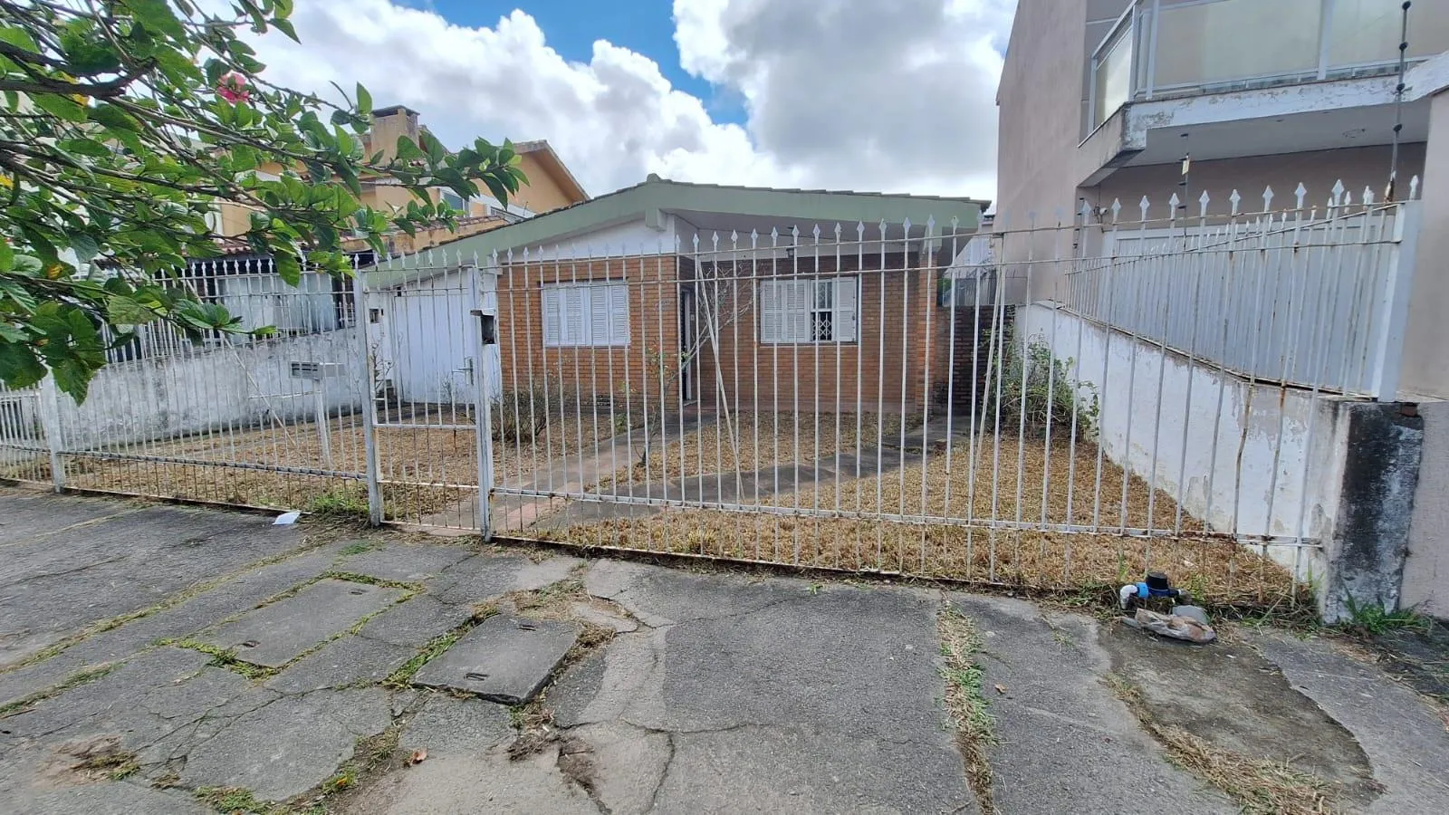 Casa à venda na Av. São Francisco de Paula, Areal - Terreno de 420 m² (12x35), estrutura toda em laje e excelente potencial.