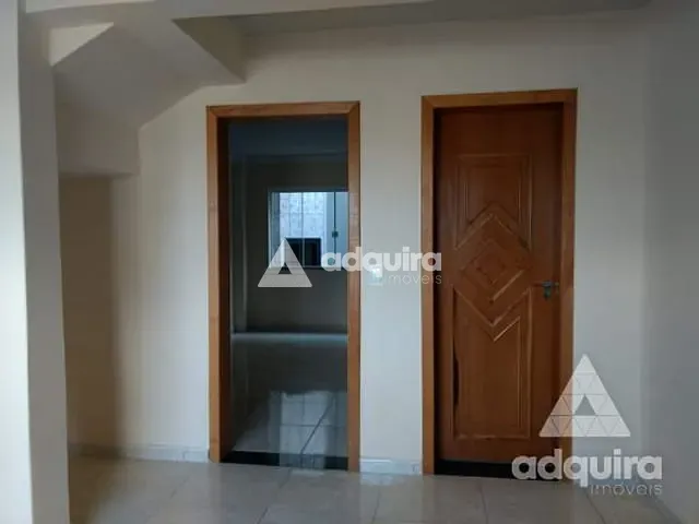 Sobrado 3 quartos e 3 banheiros, à venda, no bairro Uvaranas em Ponta Grossa