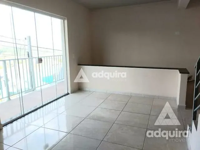 Sobrado 3 quartos e 3 banheiros, à venda, no bairro Uvaranas em Ponta Grossa