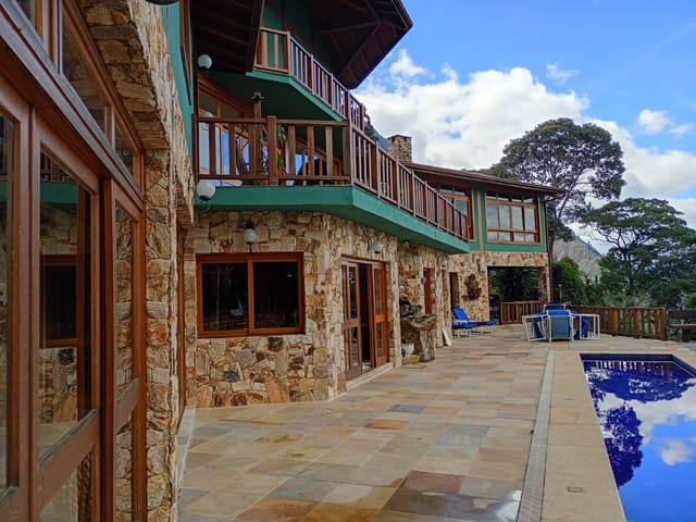 Casa com 10450m², à venda, no bairro Araras em Petrópolis