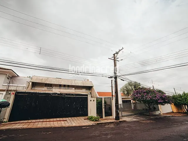 Casa com 500m² 4 quartos e 3 banheiros, à venda, no bairro Lago Parque em Londrina