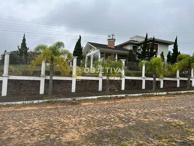 Casa com 1500m² 5 quartos e 6 banheiros, à venda, no bairro centenario em Torres
