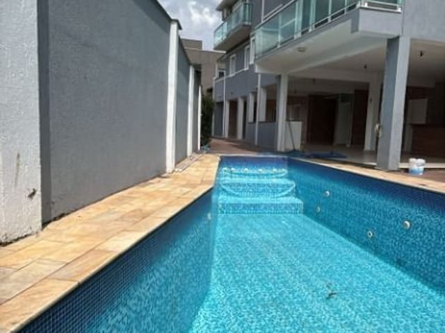 Casa com 950m² 4 quartos e 3 banheiros, à venda, no bairro Caiapia em Cotia
