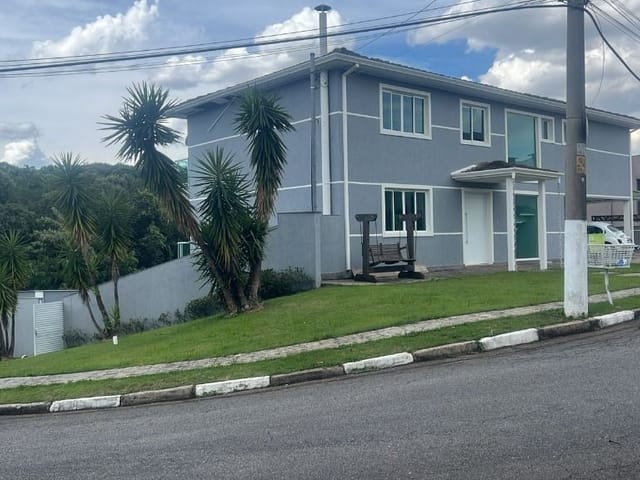 Casa com 950m² 4 quartos e 3 banheiros, à venda, no bairro Caiapia em Cotia