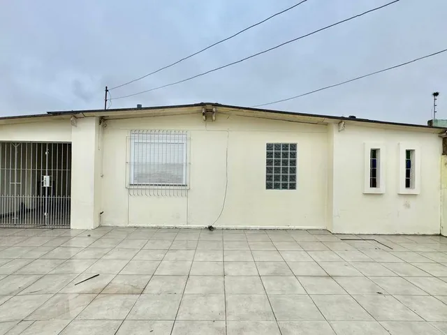 Casa com 300m² 3 quartos e 2 banheiros, à venda, no bairro Areal em Pelotas