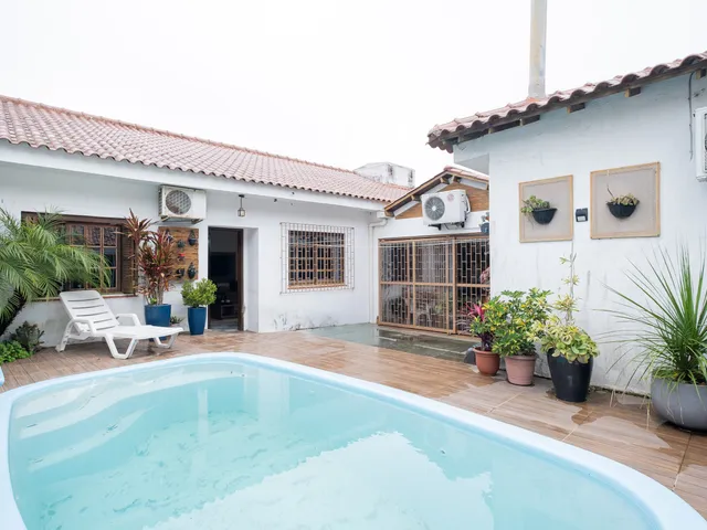 Casa 4 quartos e 3 banheiros, à venda, no bairro Areal em Pelotas
