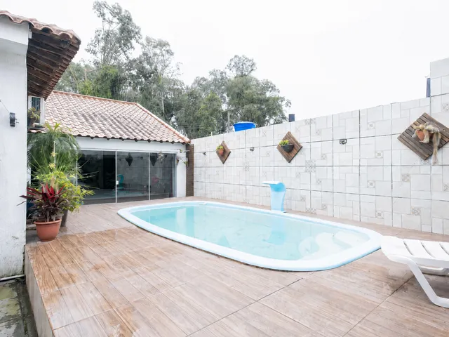 Casa 4 quartos e 3 banheiros, à venda, no bairro Areal em Pelotas
