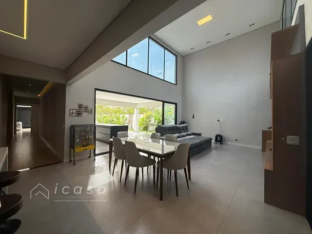 Casa com 643m², à venda, no bairro Chácara São Félix em Taubaté