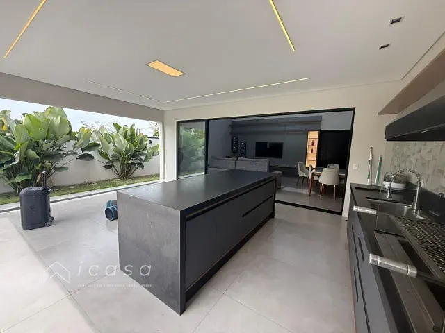 Casa com 643m², à venda, no bairro Chácara São Félix em Taubaté