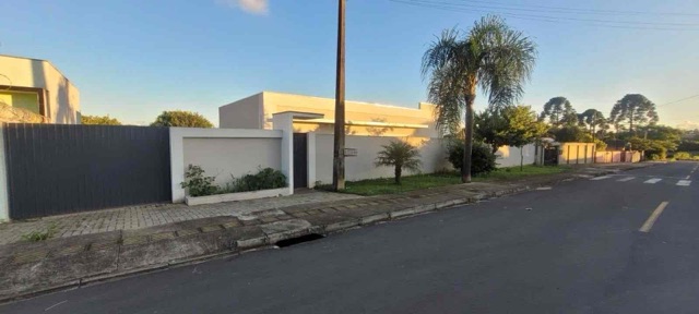 Casa para  venda, na Rua Nova Londrina no Bairro Contorno,  Ponta Grossa, PR