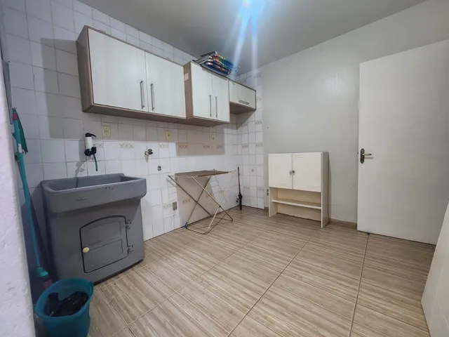 Casa com 300m² 5 quartos e 5 banheiros, à venda, no bairro Laranjal em Pelotas