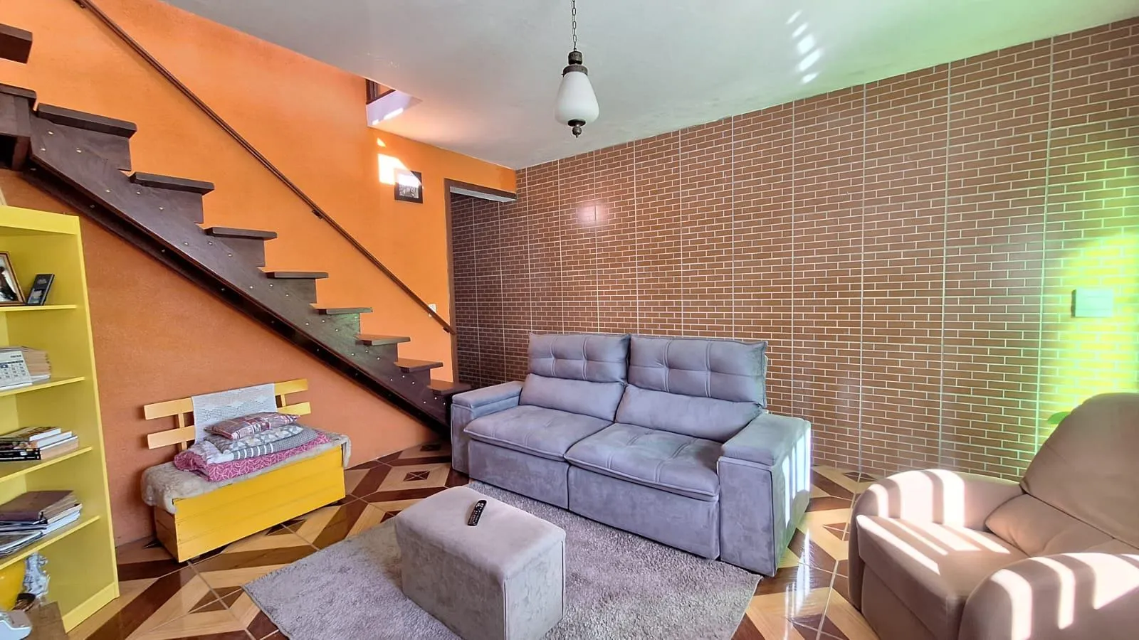 Casa à venda no Fragata, Pelotas - 185 m², 2 quartos (opção para 3), lareira, churrasqueira e próximo da Av. Duque de Caxias.