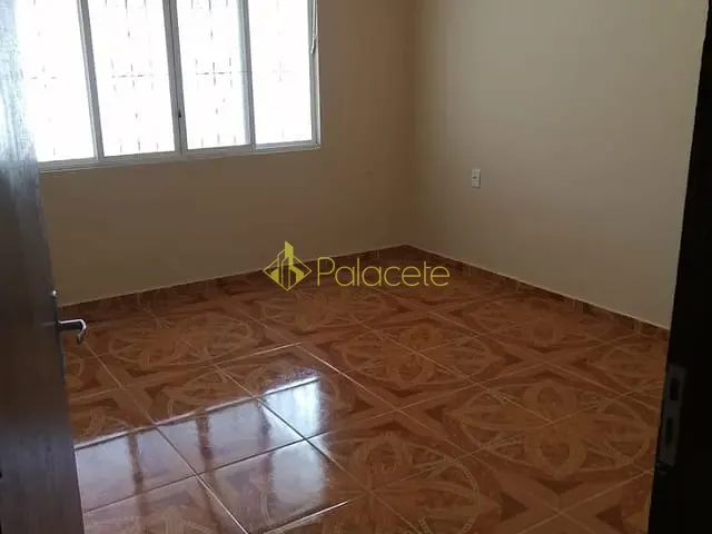 Casa 2 quartos e 3 banheiros, à venda, no bairro Frei Galvão em Potim