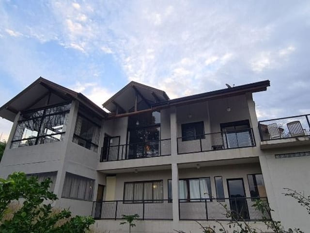 Casa com 2450m² 3 quartos e 3 banheiros, à venda, no bairro Jardim Mediterraneo em Cotia