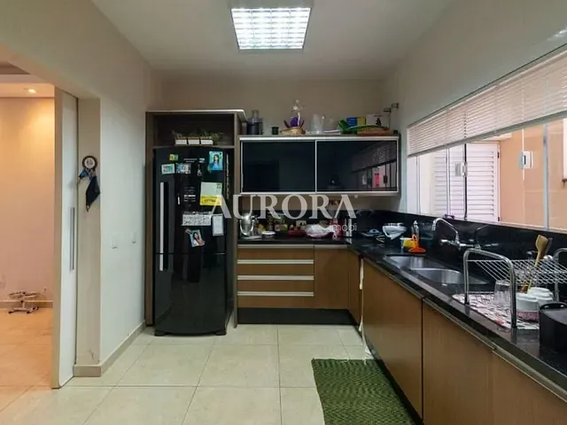 Casa com 317m² 4 quartos e 3 banheiros, à venda, no bairro Esperança em Londrina