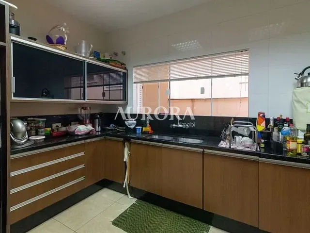 Casa com 317m² 4 quartos e 3 banheiros, à venda, no bairro Esperança em Londrina