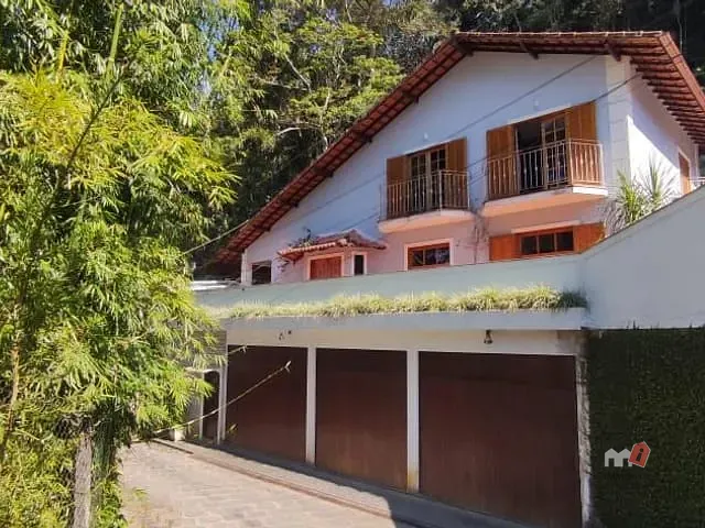 Casa com 648m² 5 quartos e 3 banheiros, à venda, no bairro Mosela em Petrópolis